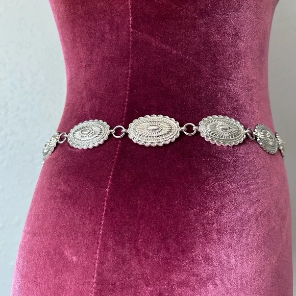 Illuma Women’s Silver Concho Statement Belt NWT - Picture 3 of 8